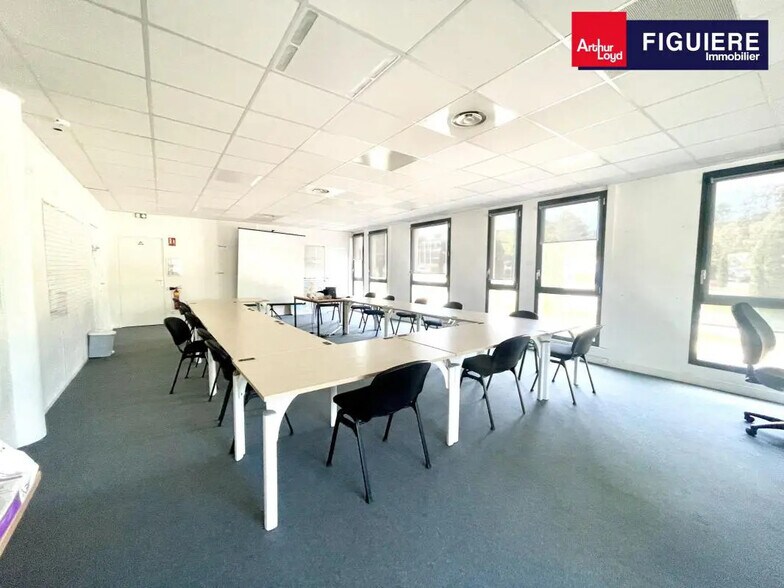 1330 Avenue Jean-René Guillibert Gautier De La Lauzière, Aix-en-Provence à louer - Photo de l’immeuble – Image 3 sur 9