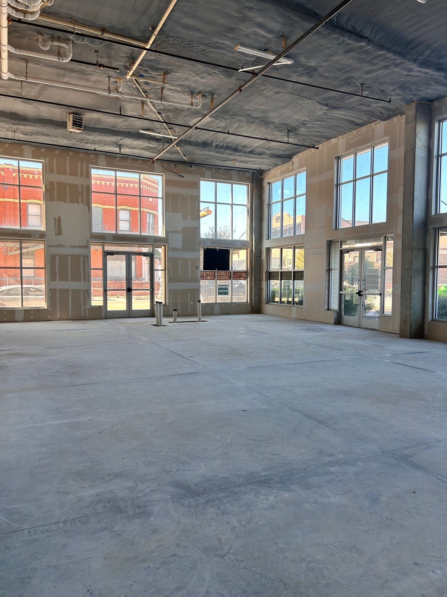 100 E Main St, Lewisville, TX à louer Photo intérieure– Image 1 sur 5