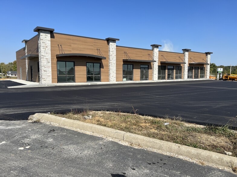 1737 S. State Road 57, Washington, IN à louer - Photo de l’immeuble – Image 1 sur 4