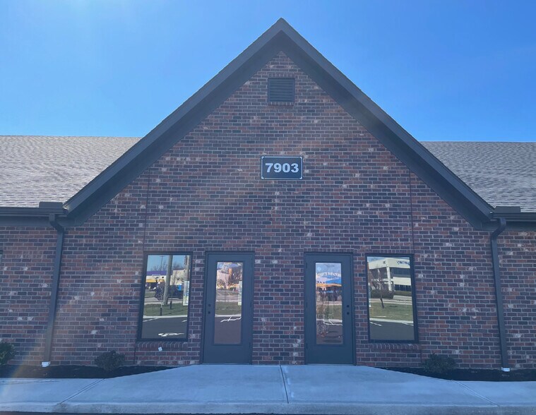 7903 E Kemper Rd, Cincinnati, OH à vendre - Photo de l’immeuble – Image 2 sur 6