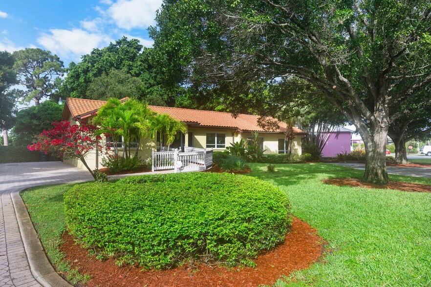 400 SE Flamingo Ave, Stuart, FL à vendre - Photo de l’immeuble – Image 2 sur 17