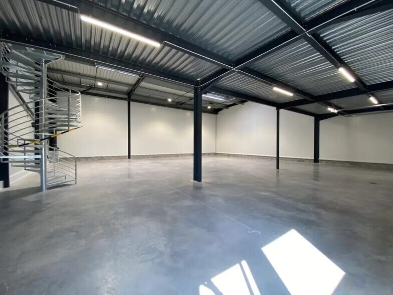 Industriel/Logistique dans Chartres à louer - Photo de l’immeuble – Image 2 sur 19