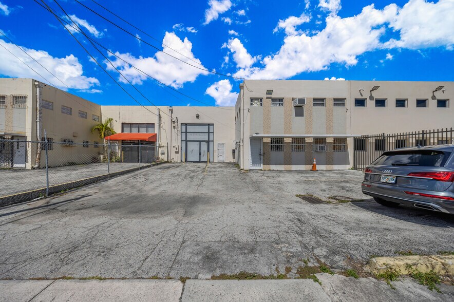 2056 NW 23rd Ave, Miami, FL à louer - Photo de l’immeuble – Image 2 sur 22