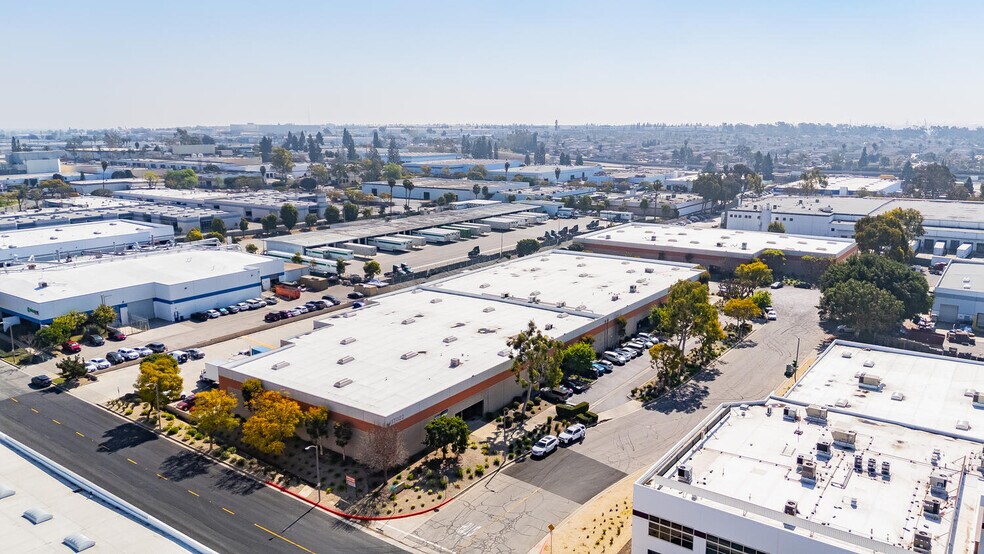 17022 S Montanero Ave, Carson, CA à louer - Photo de l’immeuble – Image 1 sur 37