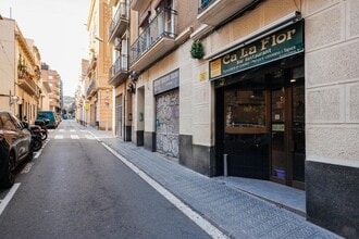 Local commercial dans Barcelone, Barcelona à louer Photo de la construction– Image 2 sur 12