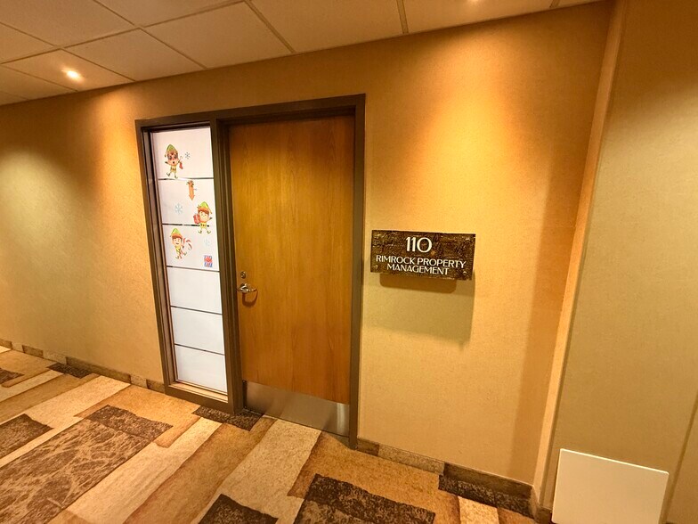 17010 103rd Ave, Edmonton, AB à louer - Photo de l’immeuble – Image 3 sur 20