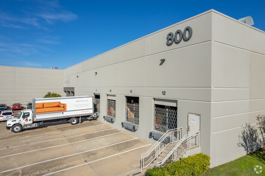 800 Interchange Blvd, Austin, TX à louer - Photo de l’immeuble – Image 3 sur 15