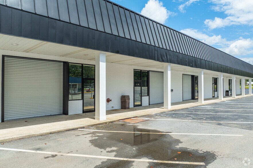 1951-1955 Canton Rd, Marietta, GA à louer - Photo de l’immeuble – Image 3 sur 10