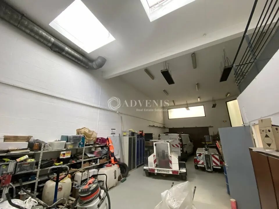 Local d’activités dans Voisins-le-Bretonneux à louer Photo intérieure– Image 1 sur 6