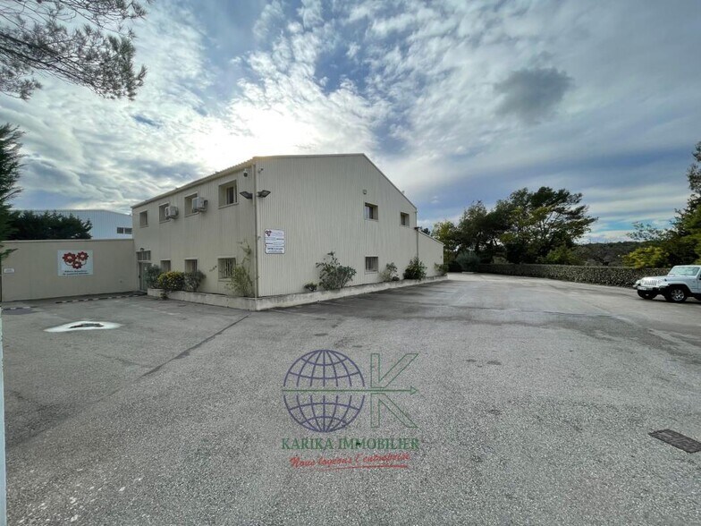 Local d'activités dans Roquebrune Sur Argens à vendre - Photo de l’immeuble – Image 3 sur 20