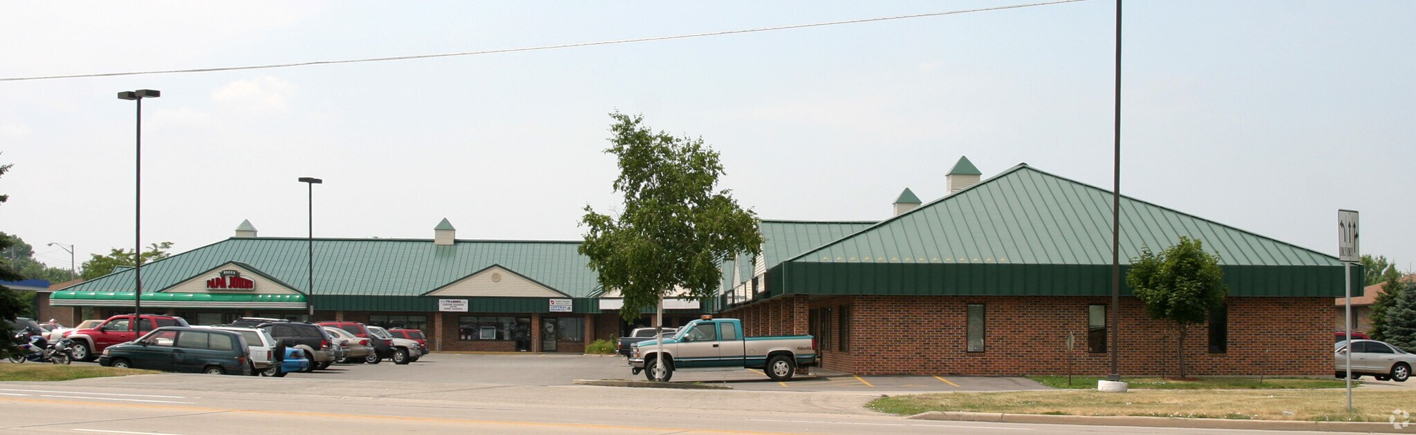 2026-2090 W 9th Ave, Oshkosh, WI à louer Photo principale– Image 1 sur 6