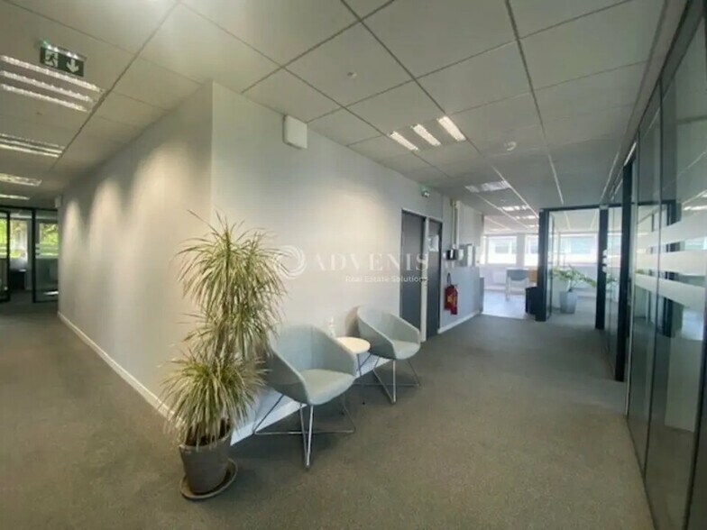 Bureau dans FOURQUEUX à louer - Photo de l’immeuble – Image 1 sur 7