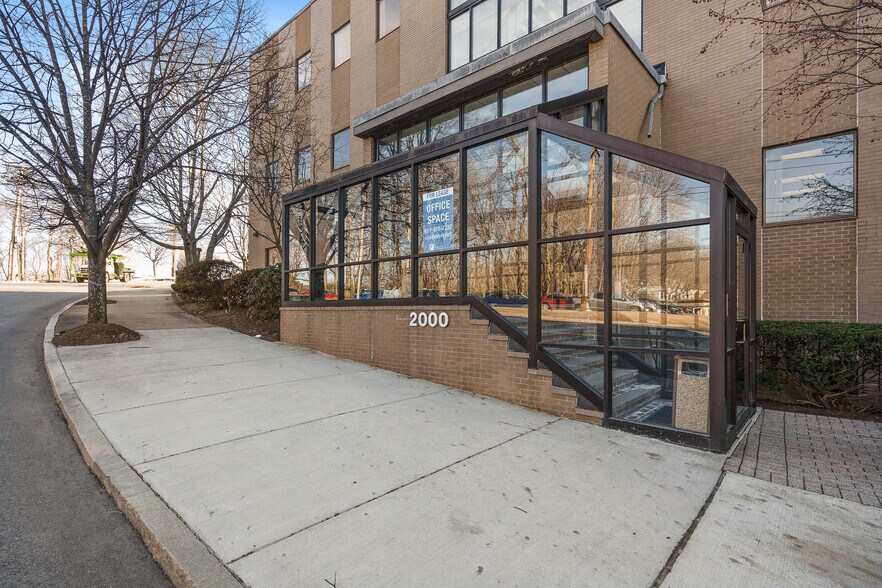 2000 Commonwealth Ave, Newton, MA à louer - Photo de l’immeuble – Image 3 sur 18