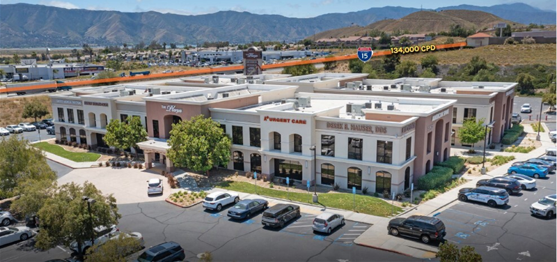 31571 Canyon Estates Dr, Lake Elsinore, CA à louer - Photo principale – Image 1 sur 26