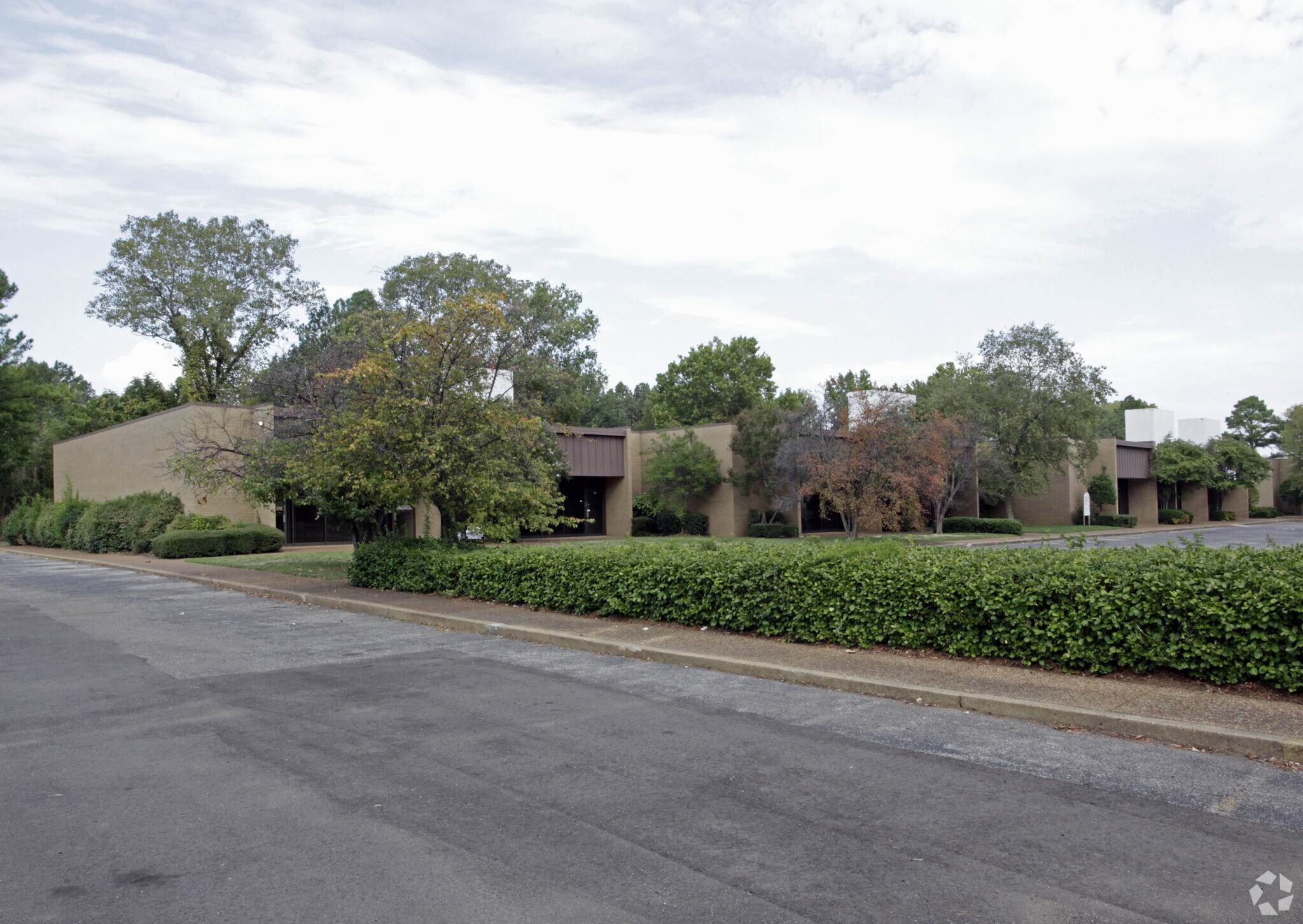 3035 Directors Row, Memphis, TN 38131 portefeuille de 2 biens à vendre sur LoopNet.fr Photo principale– Image 1 sur 5