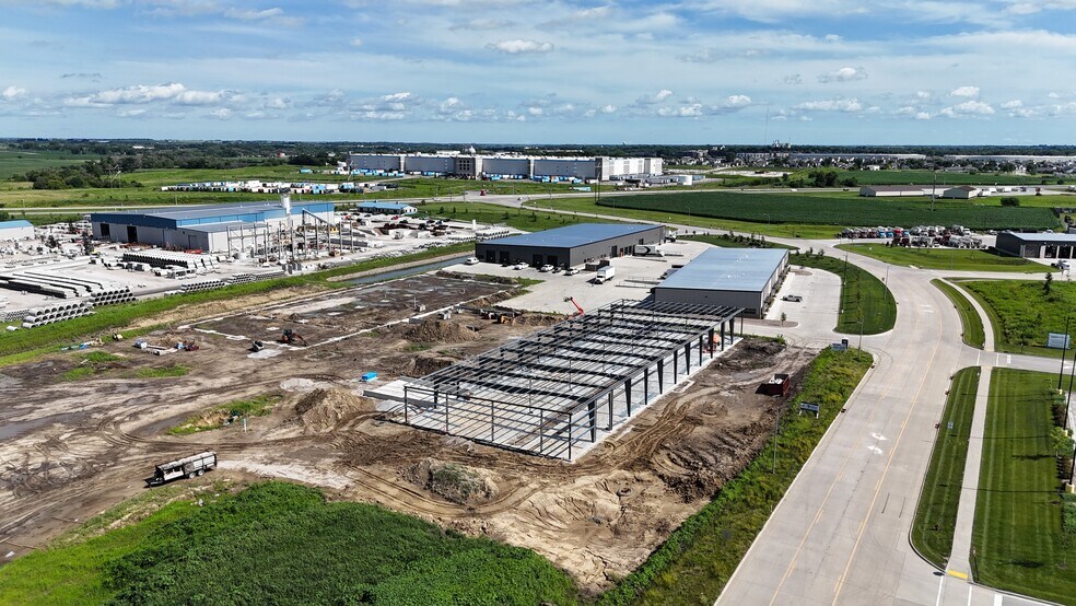 2151 Shilow Rose Pkwy SW, Bondurant, IA à louer - Photo de l’immeuble – Image 2 sur 7
