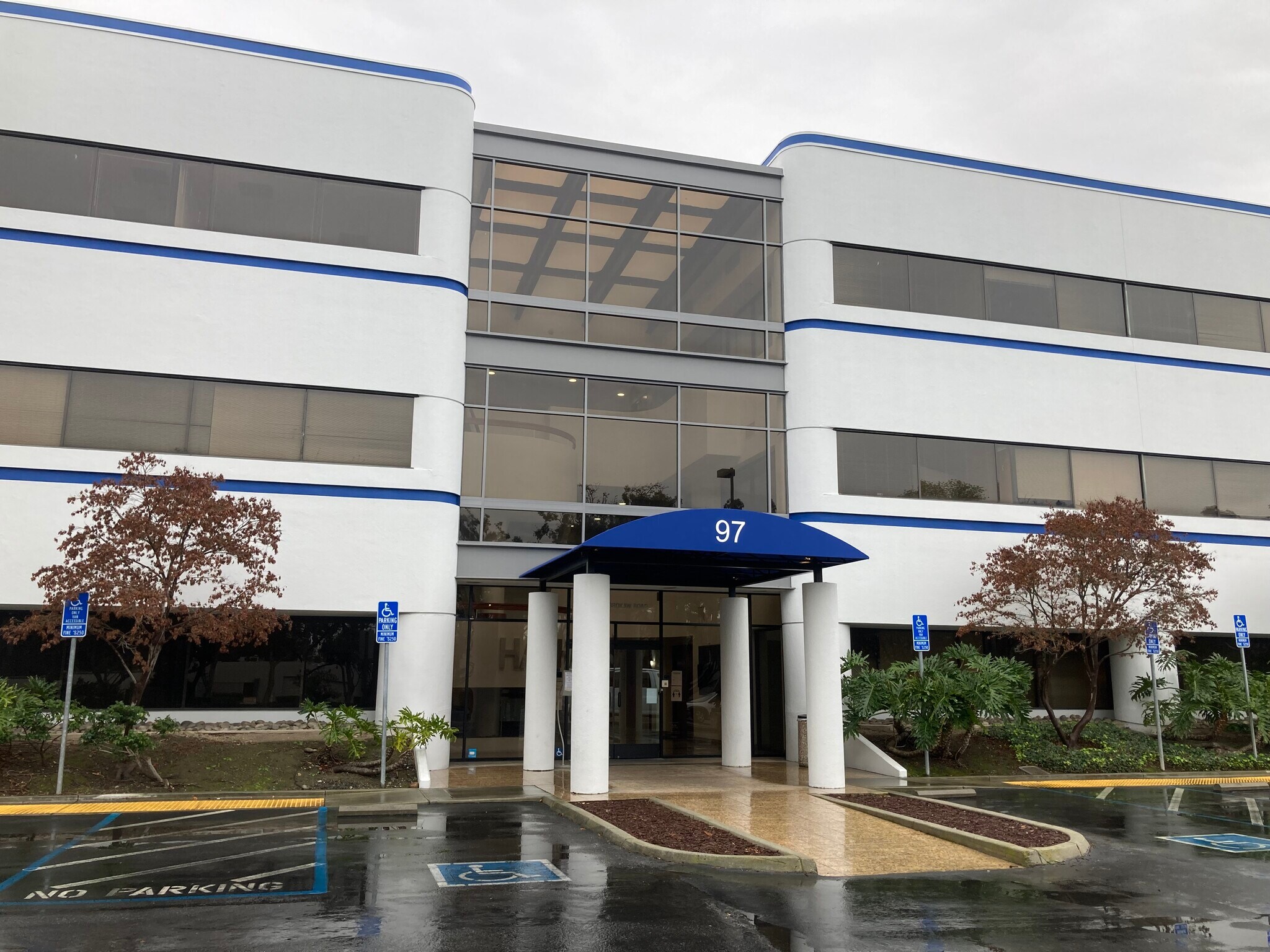 97 E Brokaw Rd, San Jose, CA à louer Photo de l’immeuble– Image 1 sur 7