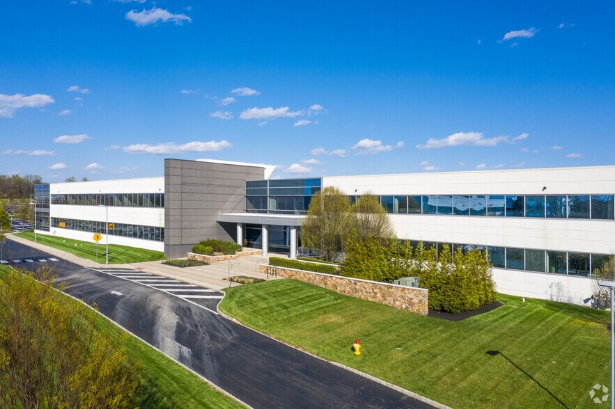 751 Arbor Way, Blue Bell, PA à louer - Photo de l’immeuble – Image 2 sur 17