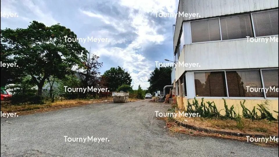 Local d'activités dans Portet-sur-Garonne à vendre - Photo de l’immeuble – Image 3 sur 12