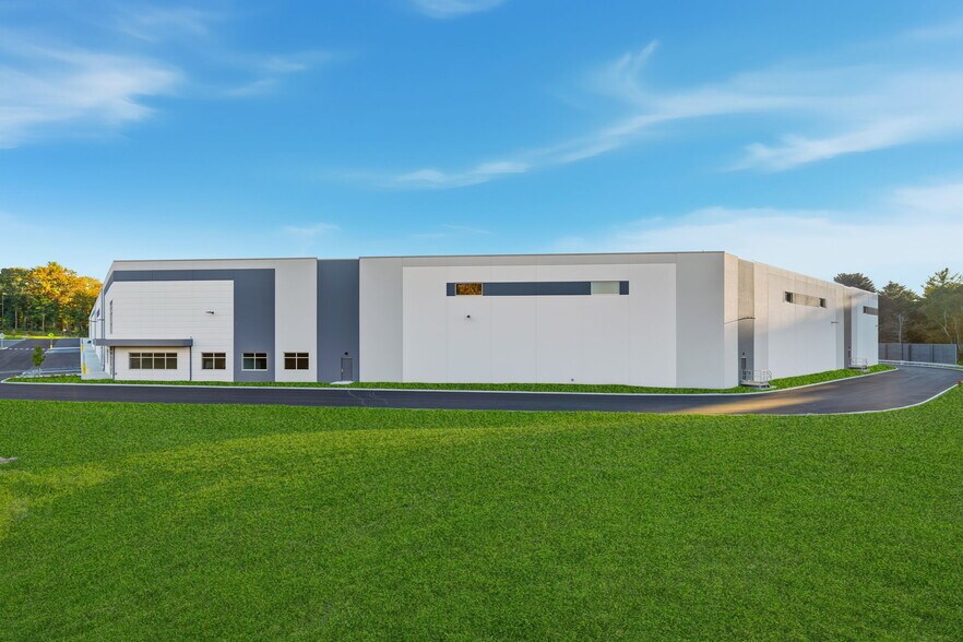 23 Cape Rd, Mendon, MA à louer - Photo de l’immeuble – Image 2 sur 6