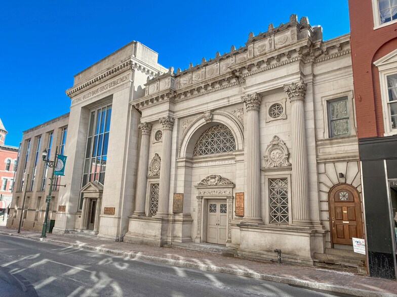 2 W Beverley St, Staunton, VA à vendre - Photo de l’immeuble – Image 1 sur 7