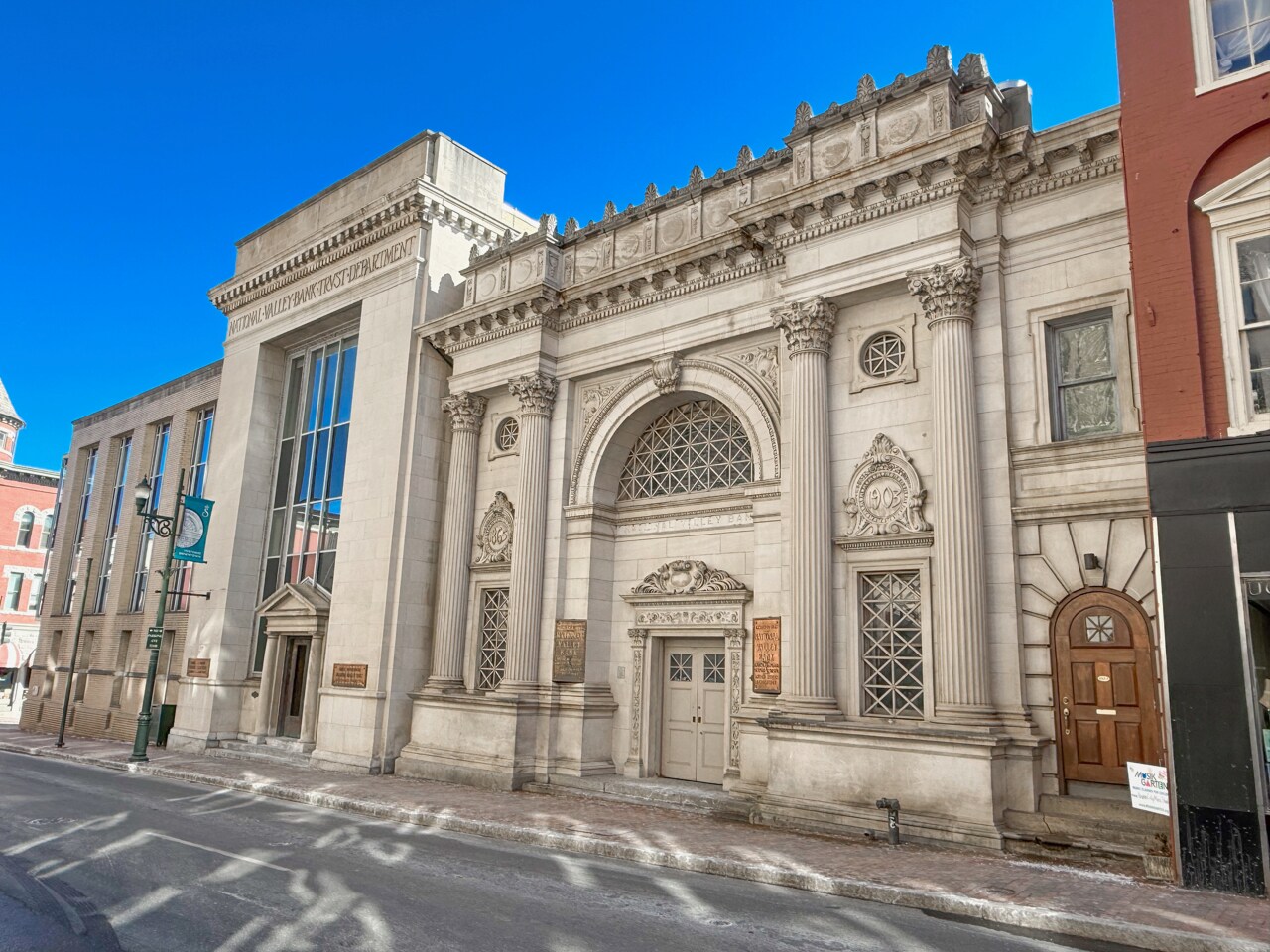 2 W Beverley St, Staunton, VA à vendre Photo de l’immeuble– Image 1 sur 8