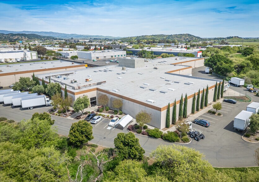 490 Watt Dr, Fairfield, CA à vendre - Photo de l’immeuble – Image 2 sur 48