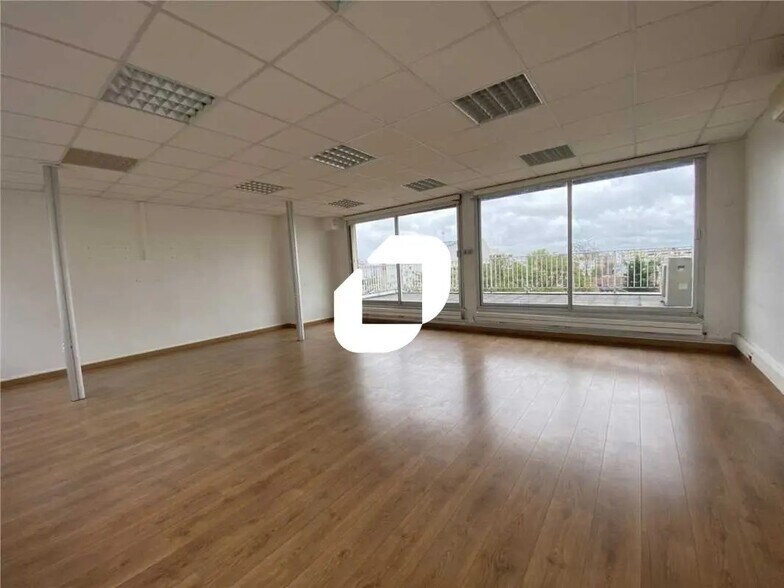 Bureau dans Montreuil à louer - Photo de l’immeuble – Image 1 sur 4