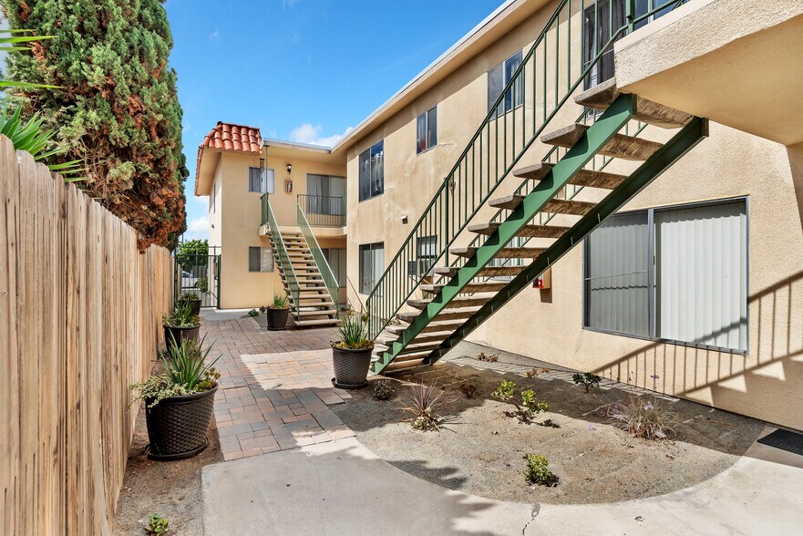 4153 Wilson Ave, San Diego, CA à vendre - Photo de l’immeuble – Image 2 sur 12