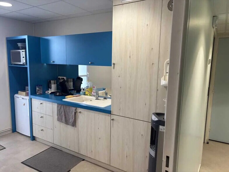 Bureau dans Châlette-sur-Loing à louer - Photo de l’immeuble – Image 2 sur 7