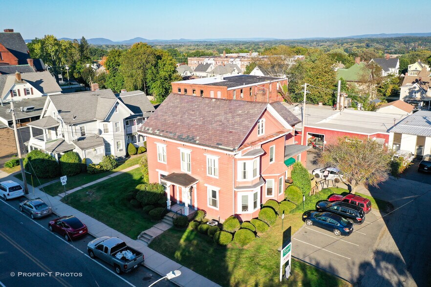 512 Pleasant St, Holyoke, MA à louer - Photo de l’immeuble – Image 2 sur 7