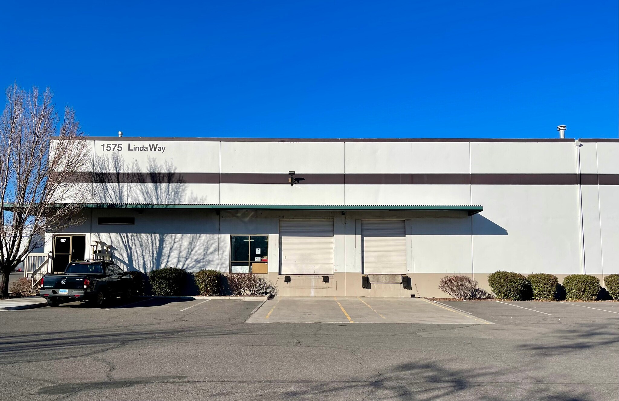 1575 Linda Way, Sparks, NV à louer Photo de l’immeuble– Image 1 sur 10