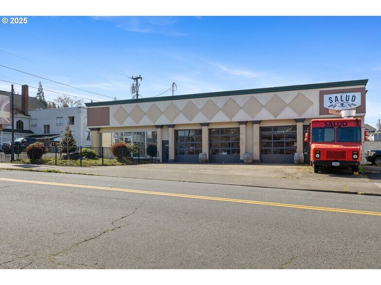 725 SE Lane Ave, Roseburg, OR à vendre - Photo de l’immeuble – Image 2 sur 9