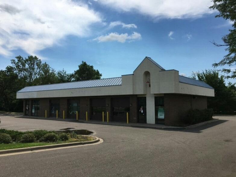 2700-2704 Coon Rapids Blvd NW, Coon Rapids, MN à louer - Photo de l’immeuble – Image 1 sur 15