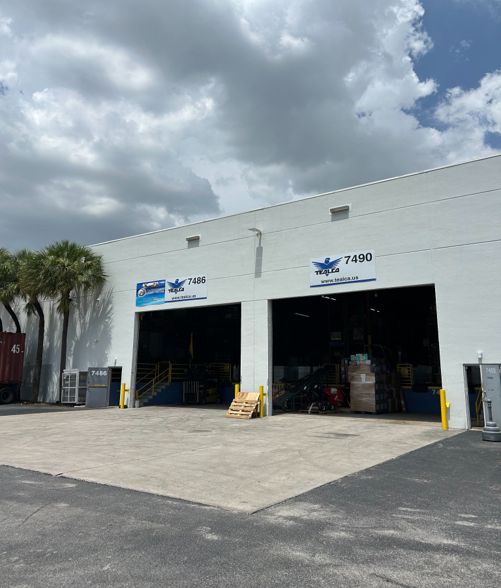 7448-7498 NW 54th St, Miami, FL à louer - Photo de l’immeuble – Image 2 sur 6