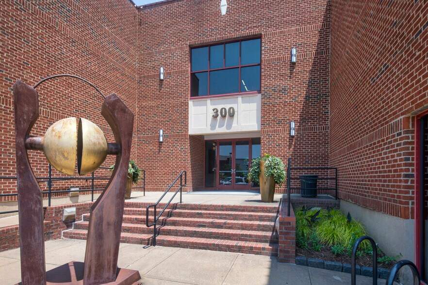 300 Market St, Chapel Hill, NC à louer - Photo de l’immeuble – Image 3 sur 8