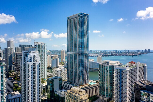 Plus de détails pour 1100 Brickell Bay Dr, Miami, FL - Coworking à louer