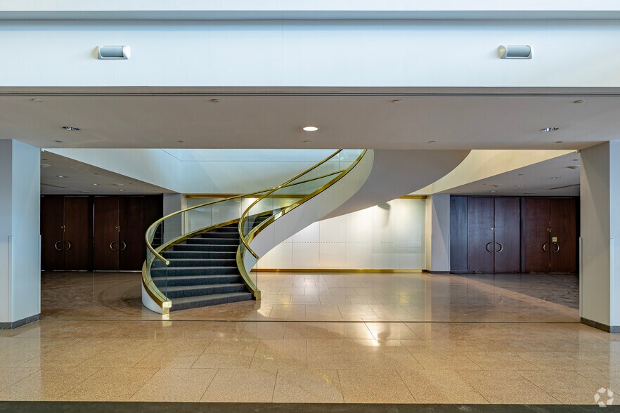 21001 Van Born Rd, Taylor, MI à louer - Photo intérieure – Image 3 sur 16