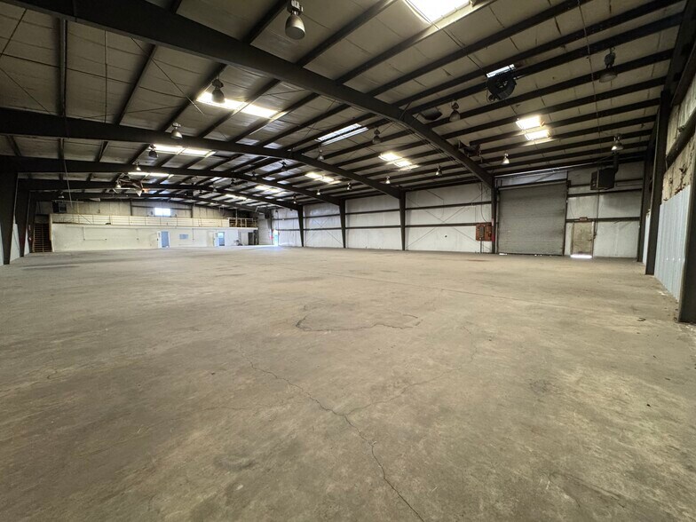 445 E Menlo Ave, Hemet, CA à louer - Photo de l’immeuble – Image 3 sur 14