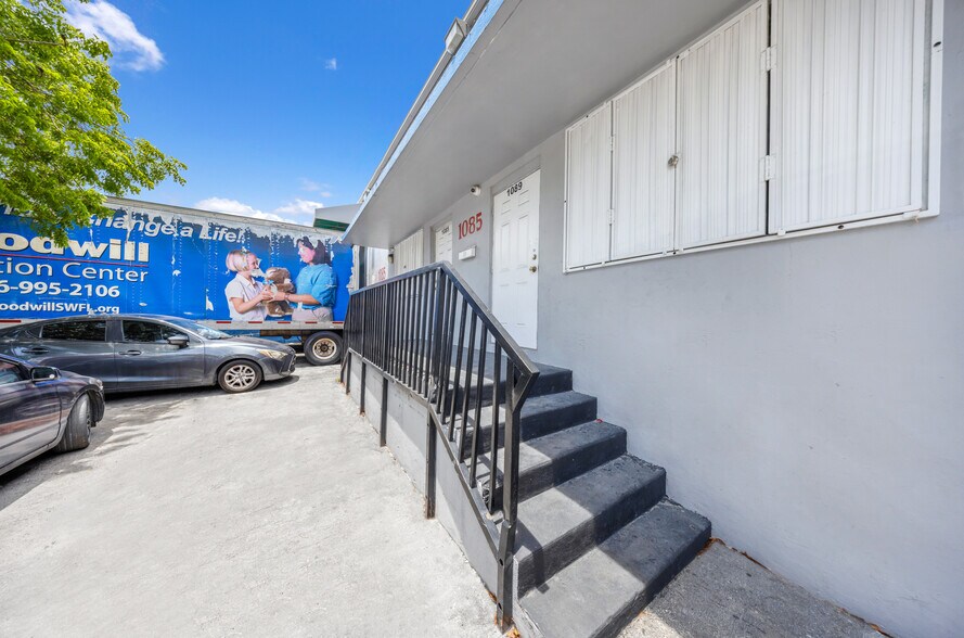 1085-1089 E 27th St, Hialeah, FL à louer - Photo de l’immeuble – Image 2 sur 12