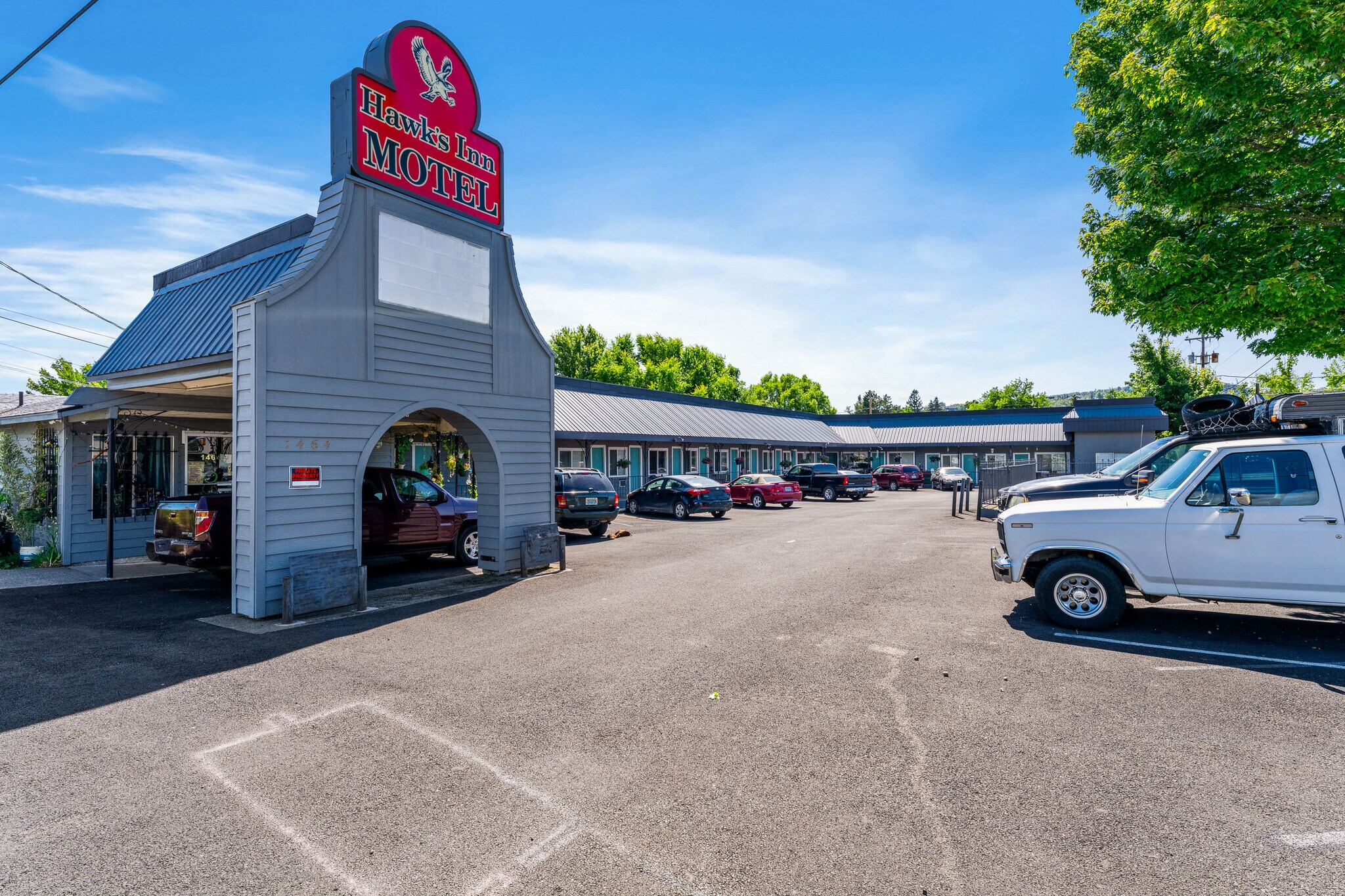 1464 NW 6th St, Grants Pass, OR à vendre Photo de l’immeuble– Image 1 sur 18