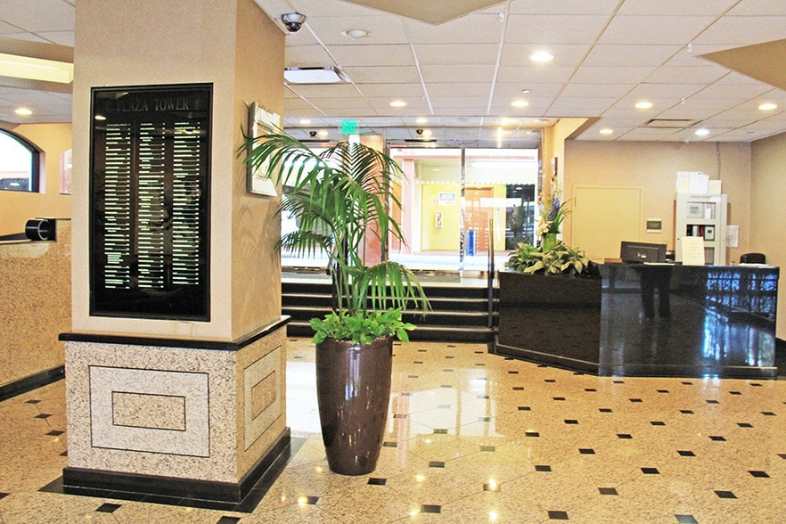 111 2nd Ave NE, Saint Petersburg, FL à louer - Photo intérieure – Image 2 sur 15