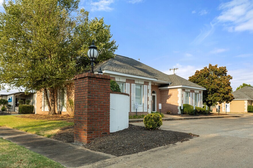 302 S Rhodes St, West Memphis, AR à vendre - Photo de l’immeuble – Image 3 sur 3