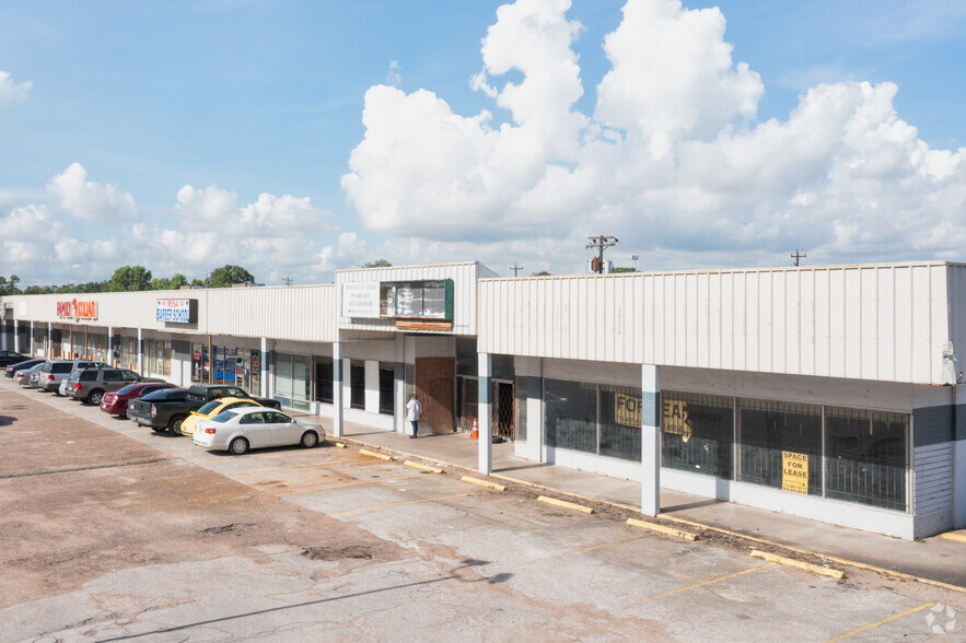 8415 Mesa Dr, Houston, TX à louer - Photo de l’immeuble – Image 2 sur 7