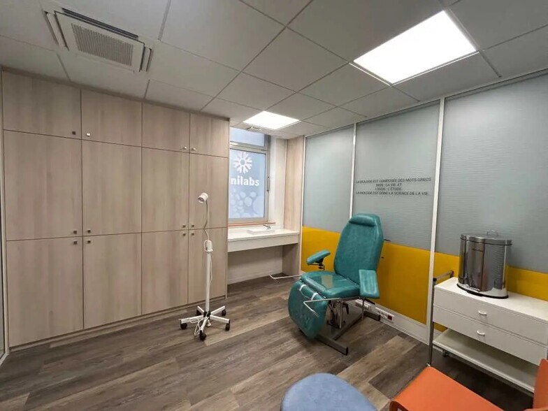 Local commercial dans Saint-Quentin à louer - Photo de l’immeuble – Image 3 sur 4