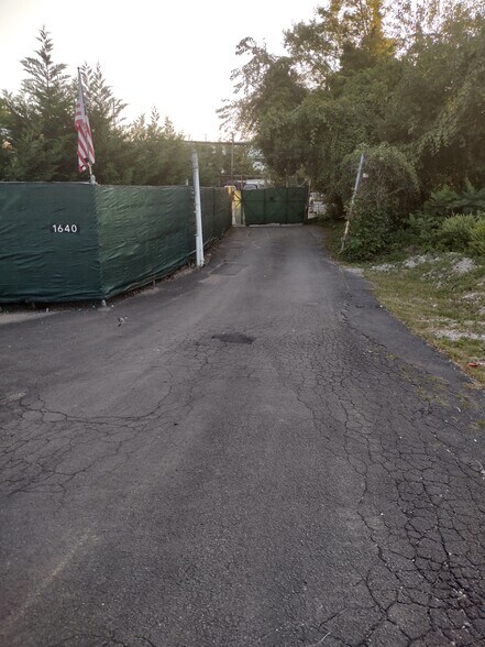 1640 Veterans Memorial Hwy, Islandia, NY à vendre - Photo de l’immeuble – Image 3 sur 6