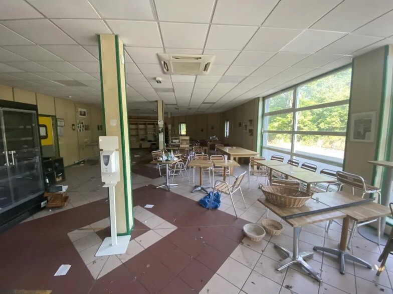 Local d’activités dans Éragny à louer - Photo de l’immeuble – Image 3 sur 5