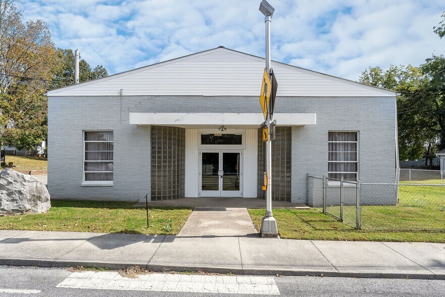 310 N Spring St, McMinnville, TN à vendre - Photo de l’immeuble – Image 2 sur 18
