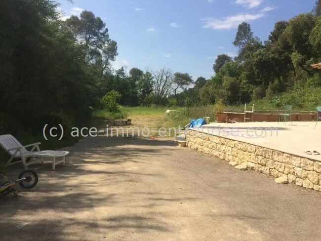 Plus de détails pour Local d’activités à vendre