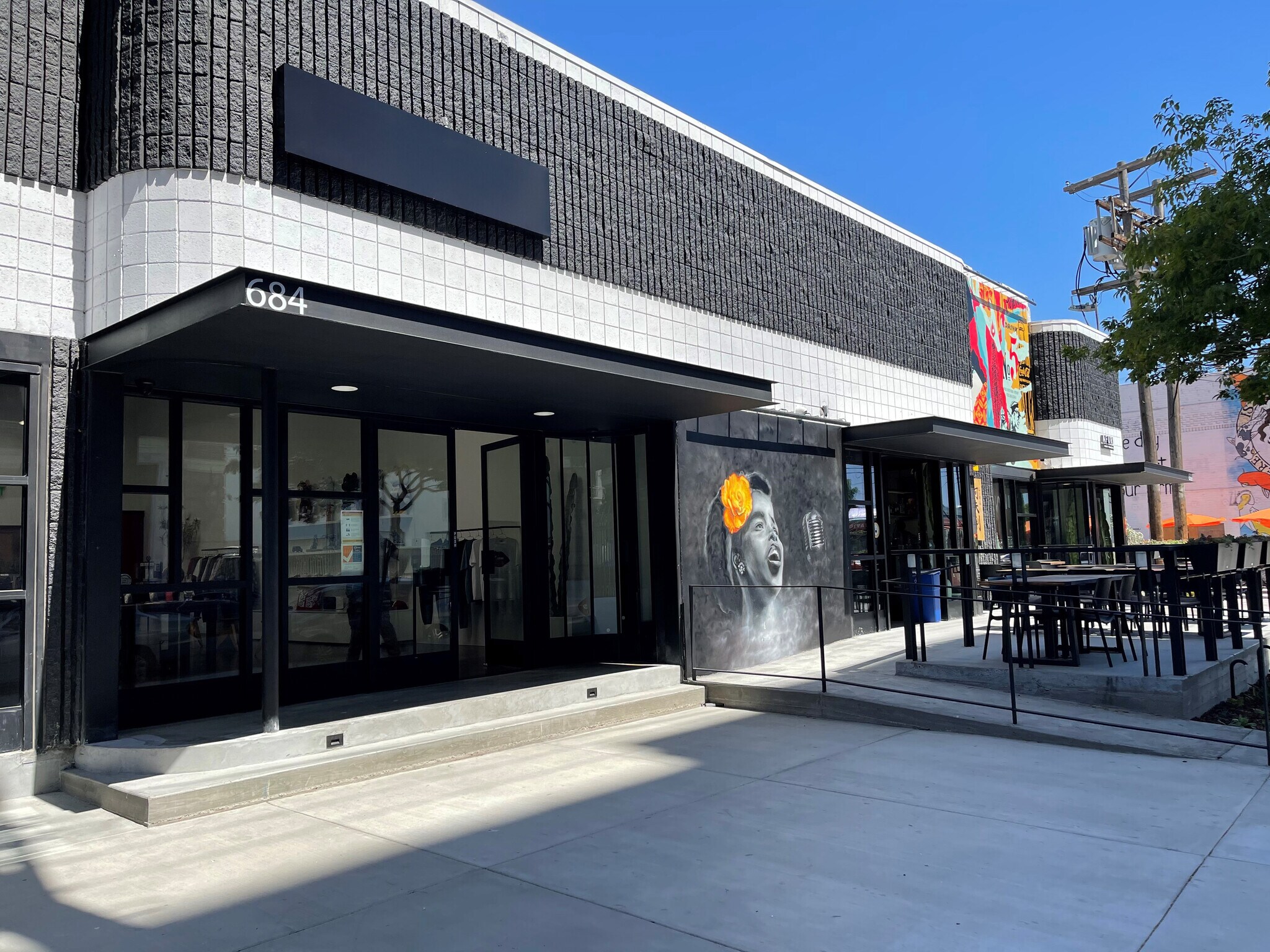 684 Mateo St, Los Angeles, CA à louer Photo de l’immeuble– Image 1 sur 8